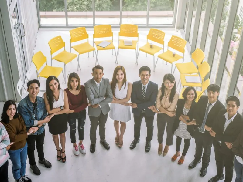 Hình ảnh bàn tay nâng đỡ, thể hiện sự hỗ trợ cho việc chơi cờ bạc có trách nhiệm